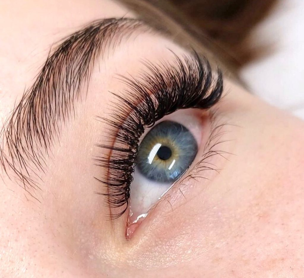 Can You Wear Eye Makeup With Lash Extensions