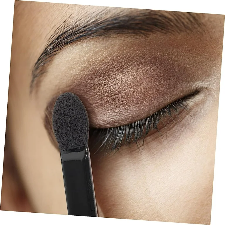 eyeshadow blending brush