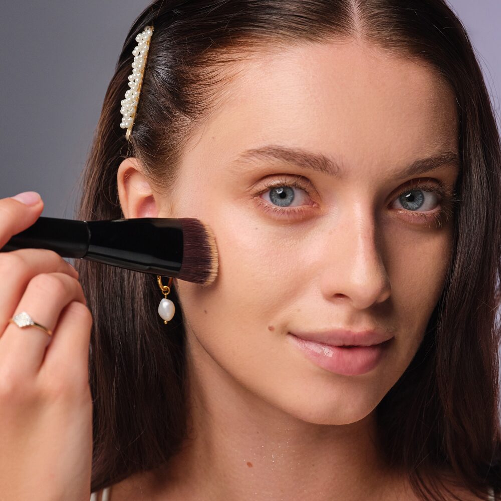 how to apply foundation with a brush