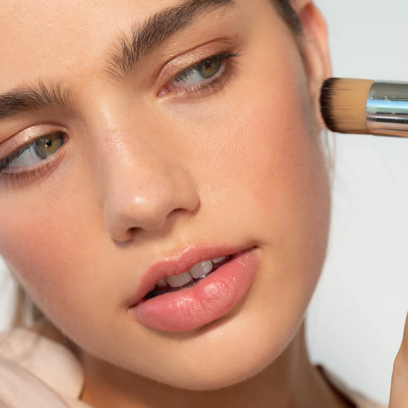 how to apply foundation with a brush