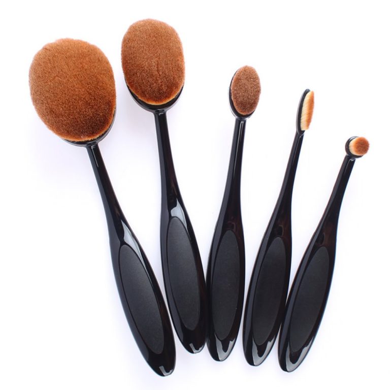 how to use foundation brush